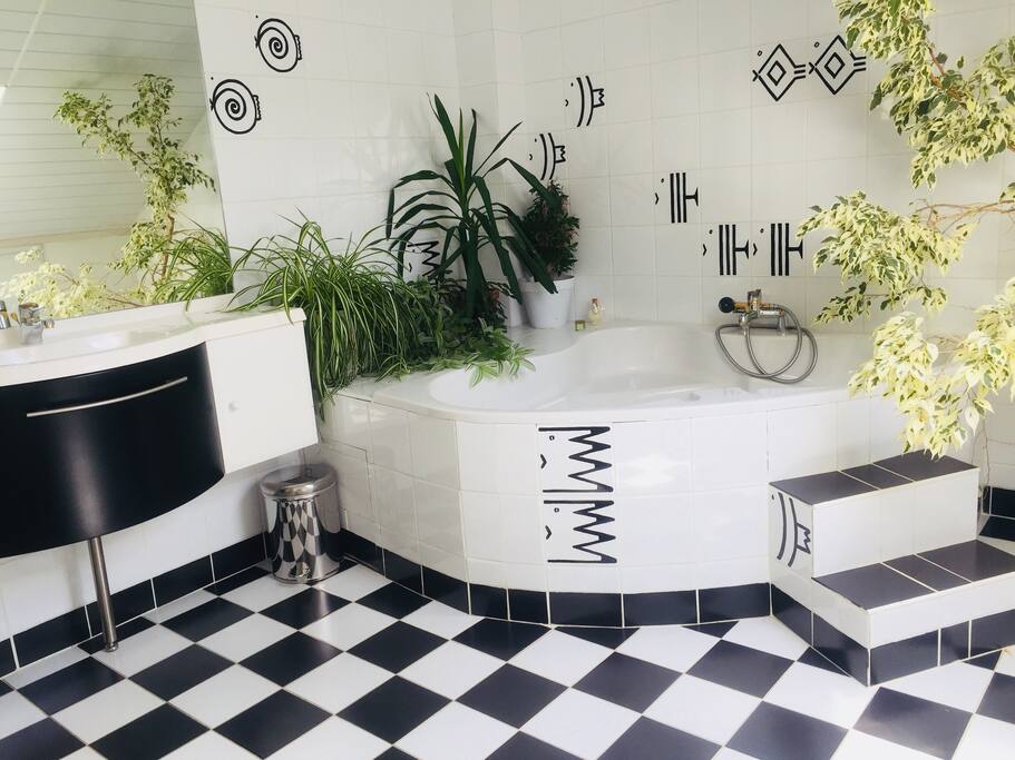 Une salle de bain pour se relaxer.