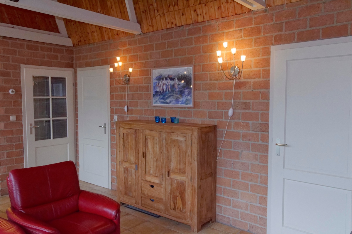 Popular Airbnb listing: Seaside Lodge: Really good house near the beach in Sint Maartenszee