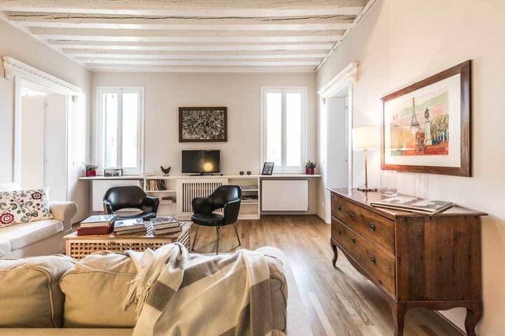 bright house gallery image 3