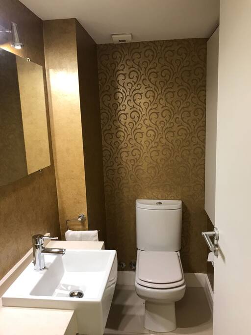 Lujoso toilette para invitados.