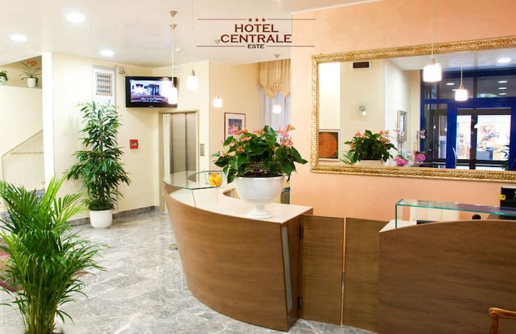 Albergo Centrale: Hotel, B & B