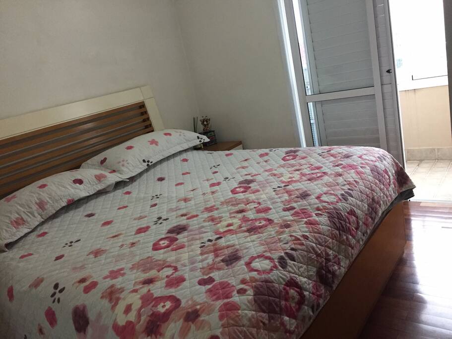Super King Bed with a Balcony/ Cama super king e sacada
