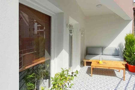 Sea view, spacious and central