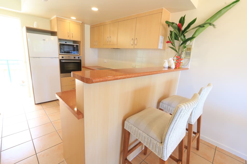 LIVING AREA / DINING