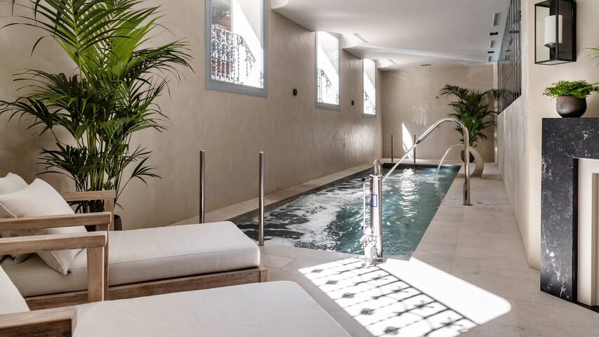 LuxaHome – Exclusivo apartamento con piscina gallery image 2