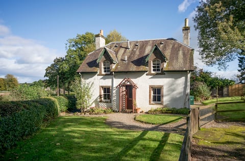 Picturesque cottage in stunning Perthshire