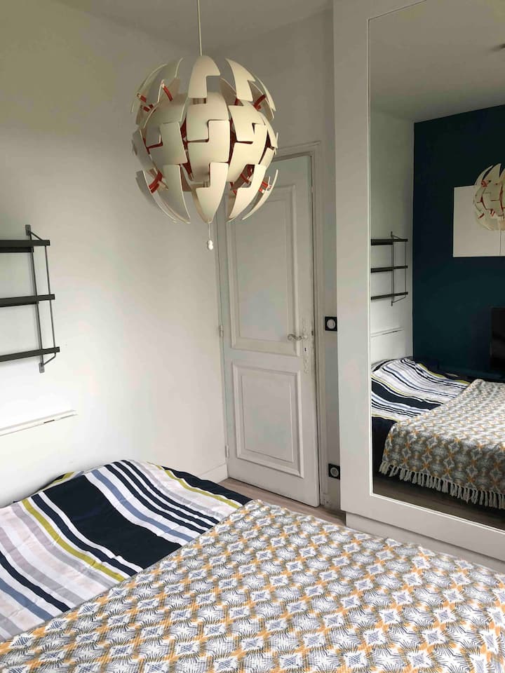 走廊门旁边的3号卧室 