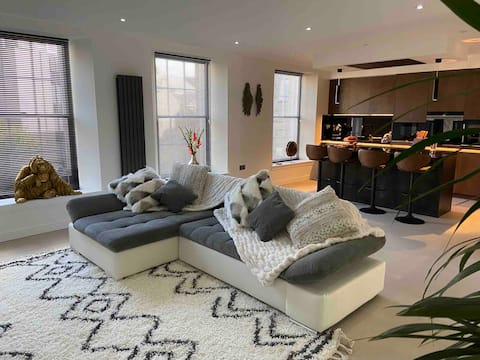 Successful Airbnb property: Luxurious award winning city centre apartment. in Midstocket & Rosemount