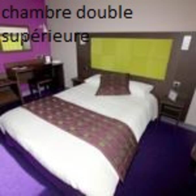 CHAMBRE SUPERIEURES AVEC SALLE DE BAIN OU DOUCHE PRIVATIVE WC