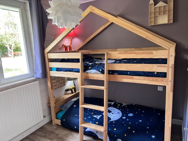 Dječja soba, 2 kreveta od 90 cm