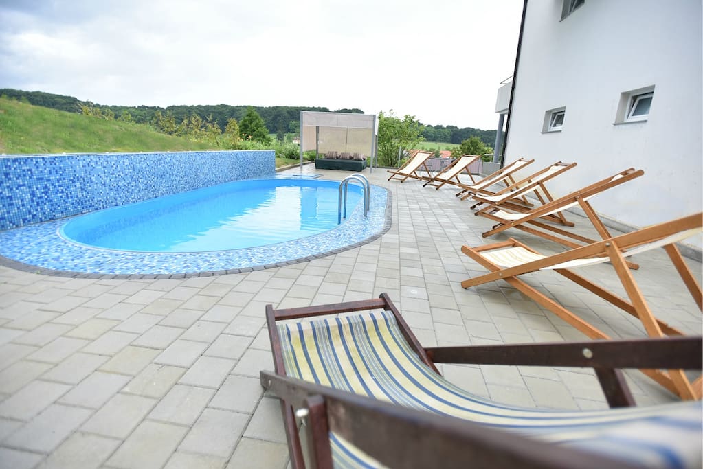 Outdoor terrace with pool (15th Jun - 01st Sep)