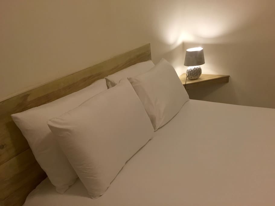 High Quality Queen Size Bed