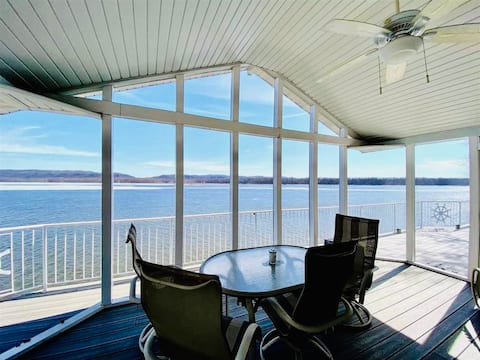 Harpers Slough Cottage w/ Hot tub