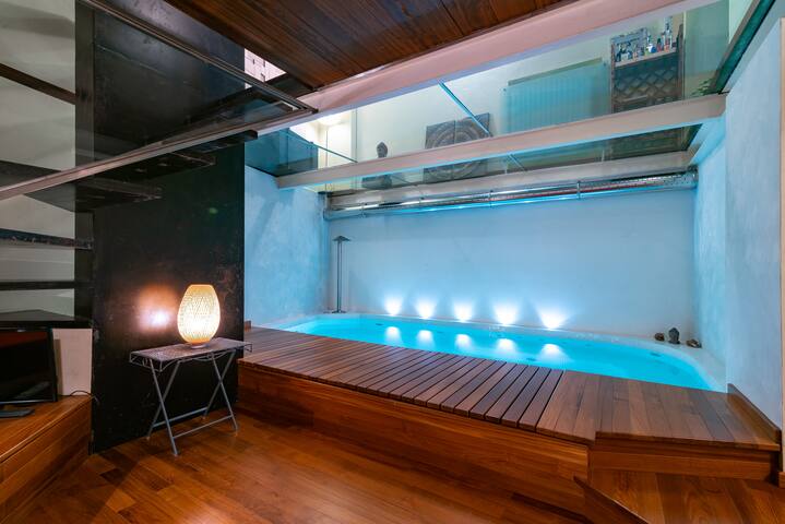 Relax in fabulous loft with indoor pool gallery image 2