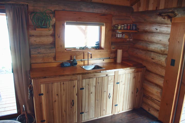 Log Cabin On Private Lakefront With Canoe & Kayaks - British Columbia