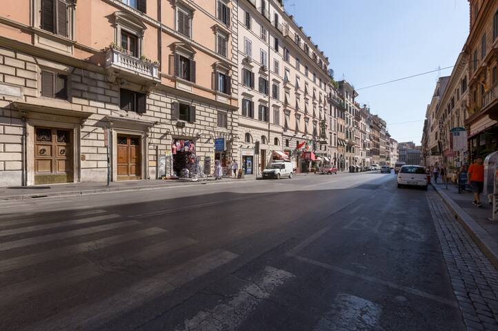 Central Rome apartment, Via Cavour gallery image 2
