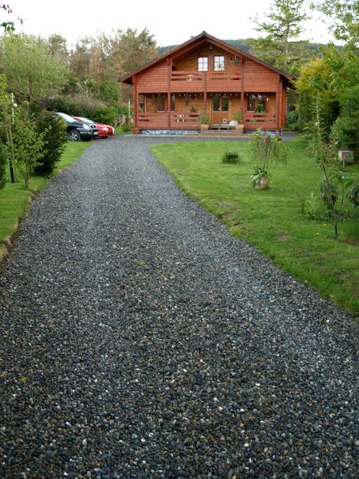 100 foot drive up to the house - well placed away from the Enniskerry Road and therefore very little noise.
