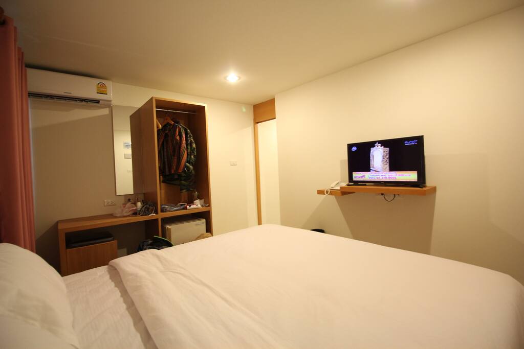 Air Con/ TV /Minibar /2Drinking Water in room