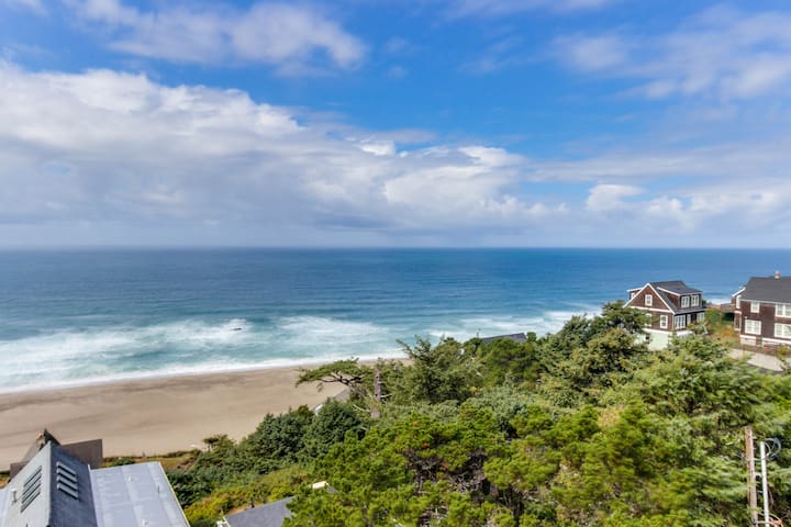 Upper-floor oceanview studio perfect for couples - dogs allowed!