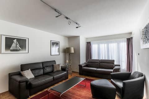 Top performing Airbnb: 2BR flat close to lake/opera/city center (SF10) in Mühlebach