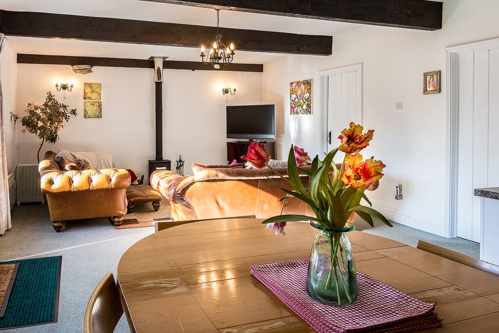 Foxglove Diner/Living Room