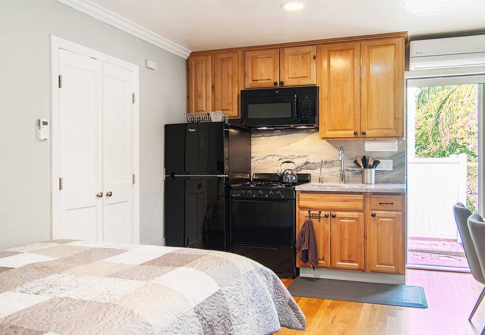 Kitchen Area, Entry Door to the Right (Door to Bathroom closed)
