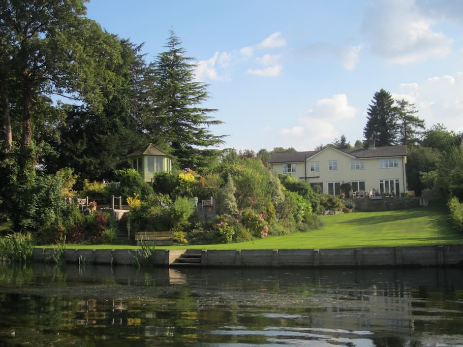 Extensive grounds of lawn, shrub borders, lower decking with seating, river frontage and unique views of the River Avon meeting the River Nadder. Wild swimming for the brave! Bird watching for the less energetic.