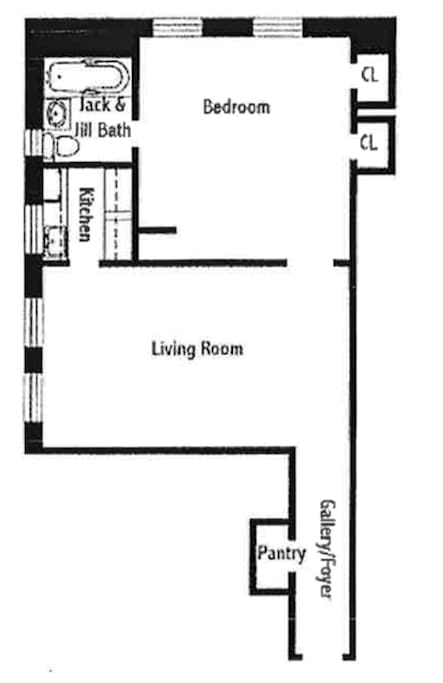 ~680 Ft large apartment in Full Service Pre-War building
