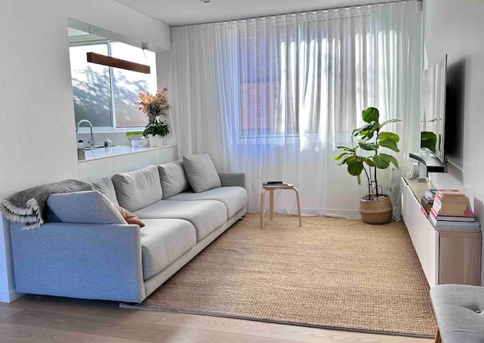 Modern 3brm Garden Apartment 10min Walk to Beach