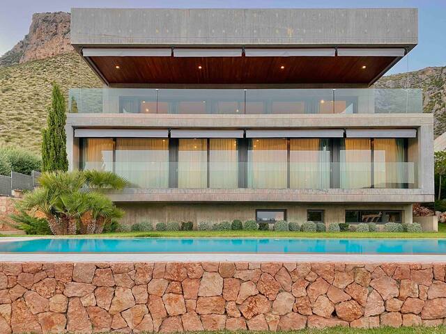Modern Luxury Villa with Stunning Views gallery image 3