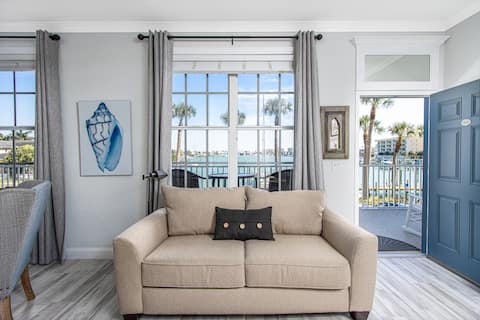 Top Airbnb: Waterfront • Pool • Walk to Beach in Clearwater