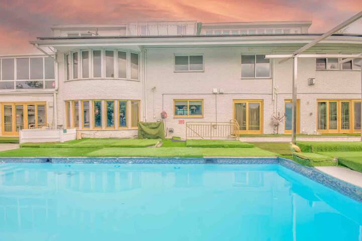 State of the Art Mansion – Pool,BBQ,STEAM SPA gallery image 3