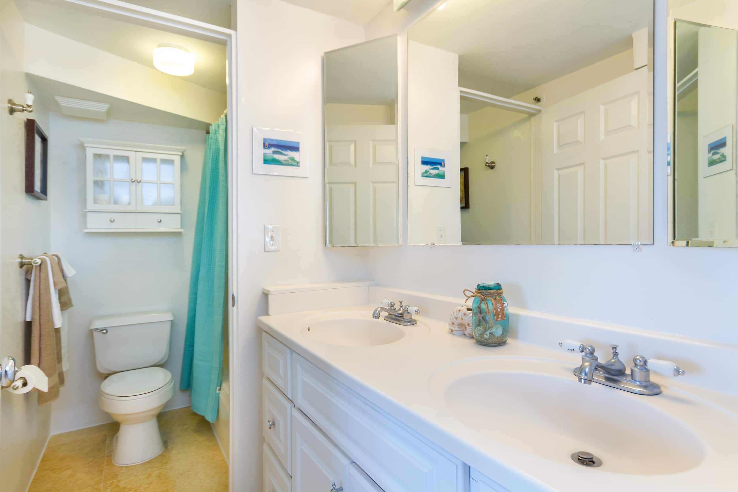 Condo in Honolulu · ★4.55 · 2 bedrooms · 4 beds · 2 private baths - Image 4