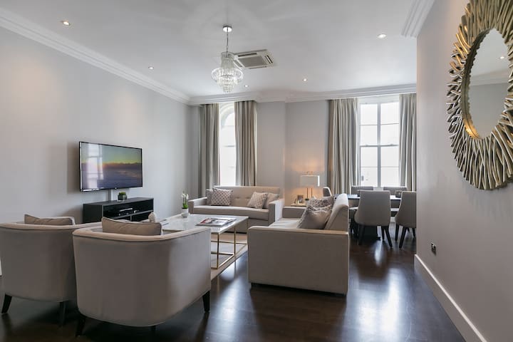 Stylish & Spacious 3bed near Hyde Park with A/C gallery image 3