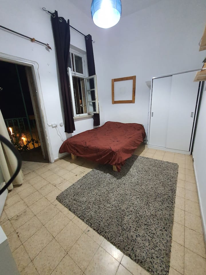 In The Center Of Nachalot! In A Shared Apartment! - Jerusalem