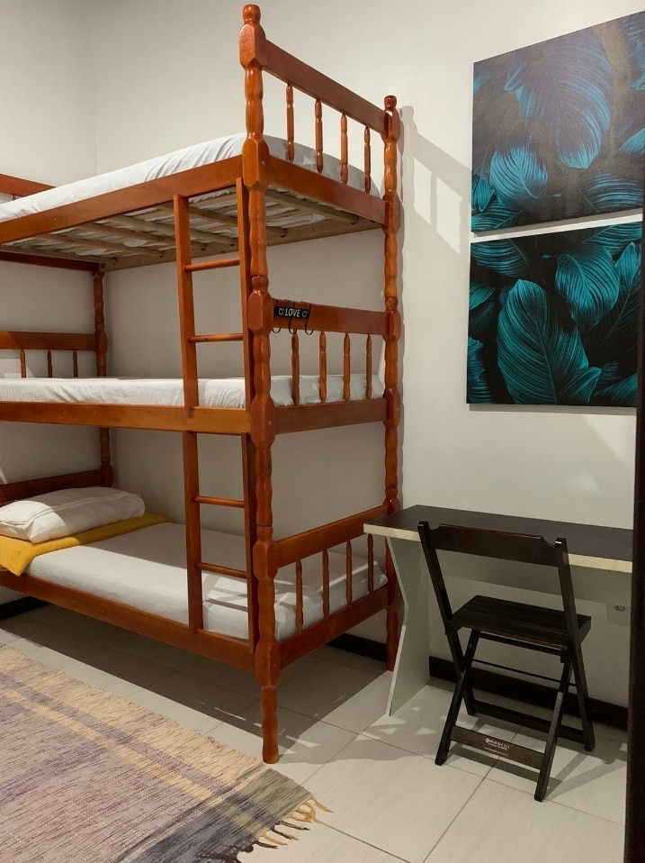 ห้อง 2: รองรับผู้เข้าพักได้มากกว่า 2 คน  ตรวจสอบกฎของที่พักเพื่อใช้ในกรณีที่มีผู้เข้าพักมากกว่า 2 คนขึ้นอยู่กับที่พัก 