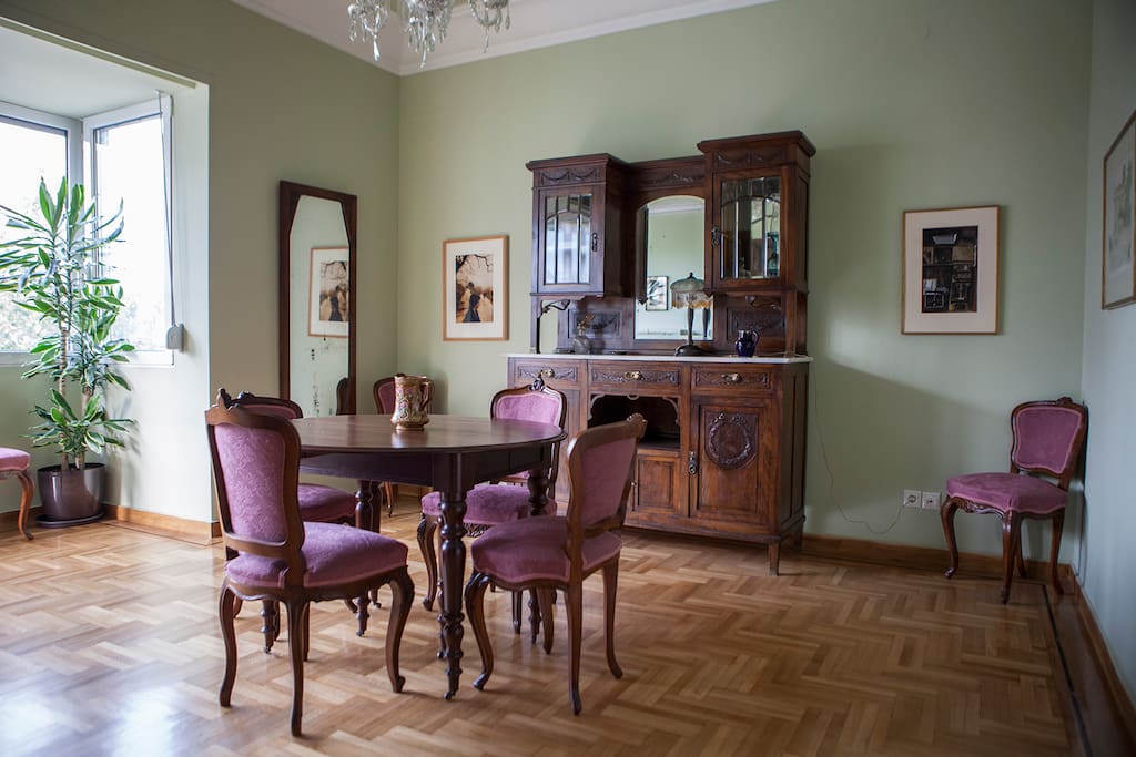 The apartment with abundant daylight is situated right in the centre of Athens