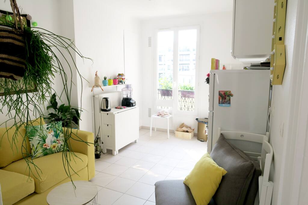 Colorful and good energy living room - kitchen