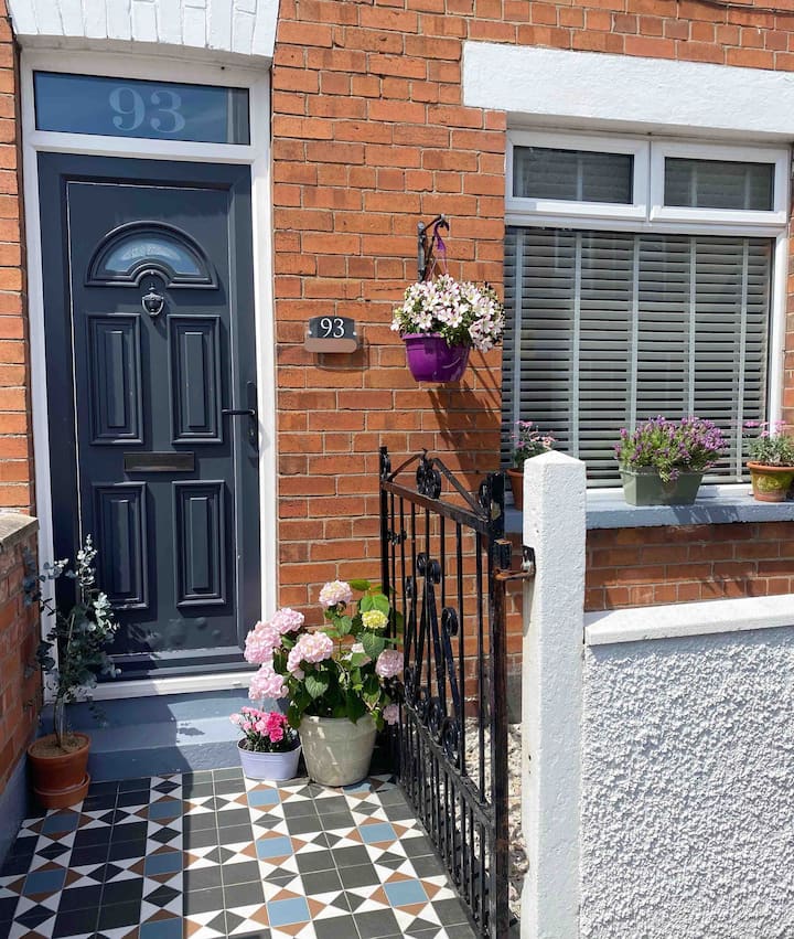 Stylishly Furnished East Belfast End Terrace House - Belfast
