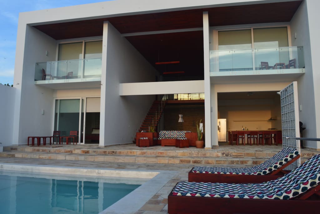 Frontal view of Favorito