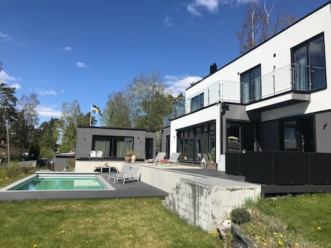 Sea view villa with pool in 30 min from Stockholm