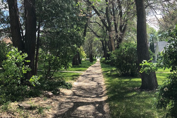 Almost Home BnB - Beautiful and Relaxing Home