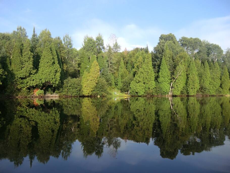 Lac tranquille, sans embarcation moteur