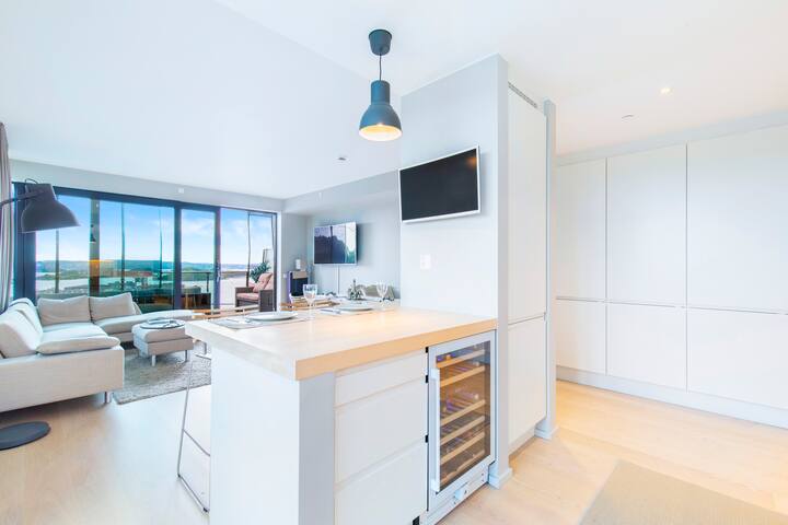 Central Designer Penthouse 19th floor-Amazing view gallery image 5