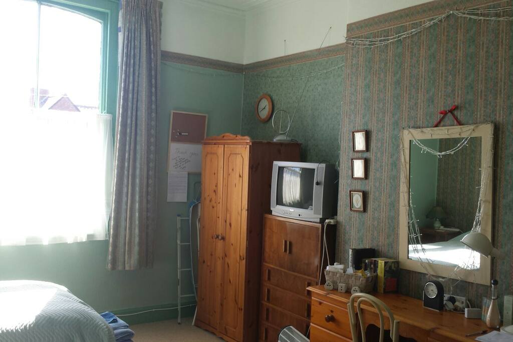 TV, DVD, WiFi, super fast broadband, workspace and loads of storage