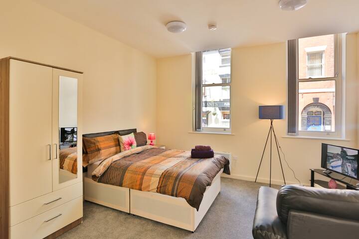 Bright and Airy City Centre Apartment