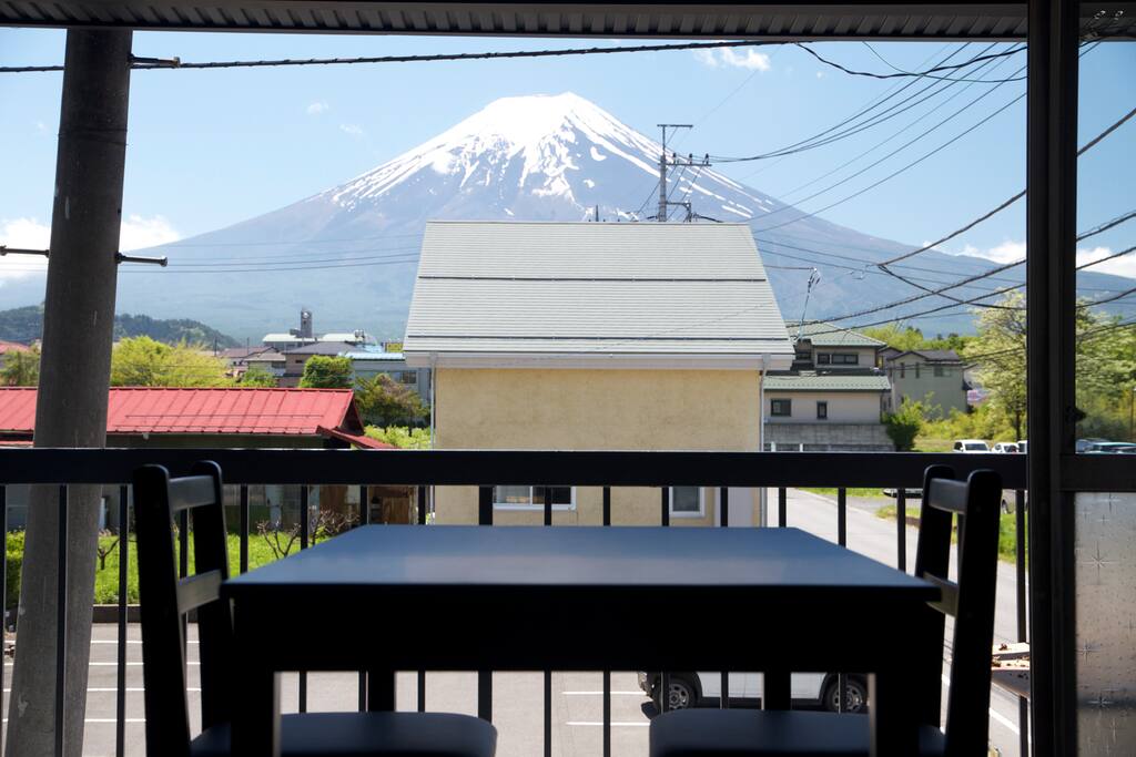部屋から富士山を臨めます。