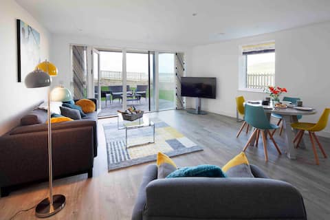 Successful Airbnb property: Beach front contemporary apartment in Perranzabuloe
