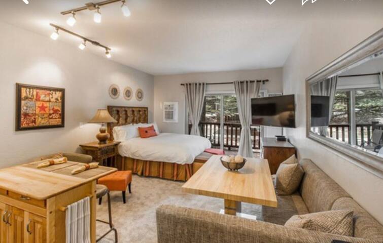 Beautiful condo! Great location and pricing!