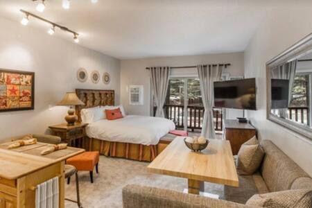 Beautiful condo! Great location and pricing!